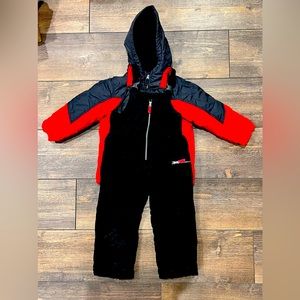 Carter’s snow bibs red/black excellent condition